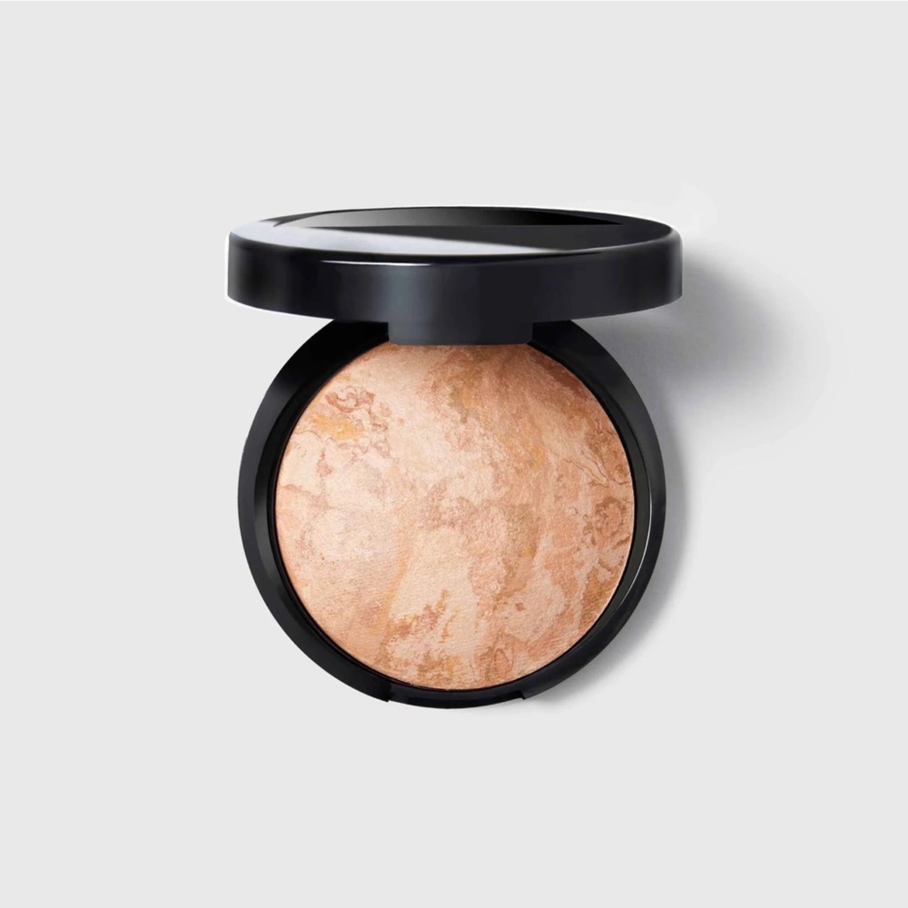 NWOT Laura Geller Baked Balance-n-Glow Illuminating Foundation - Fair